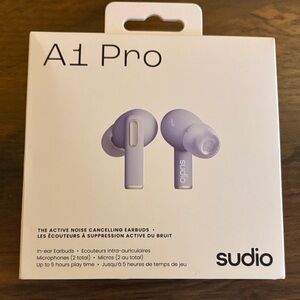 Studio Wireless Earbuds in Lavender